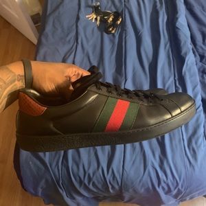 AUTHENTIC Men’s Gucci Sneakers size 11.5